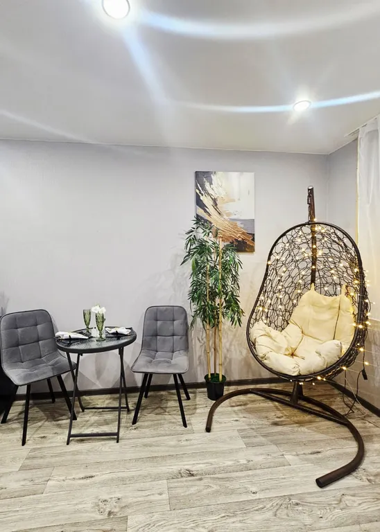 Дом на море в окружении гор