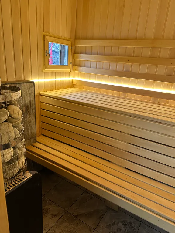 Дом на берегу залива реки Волга