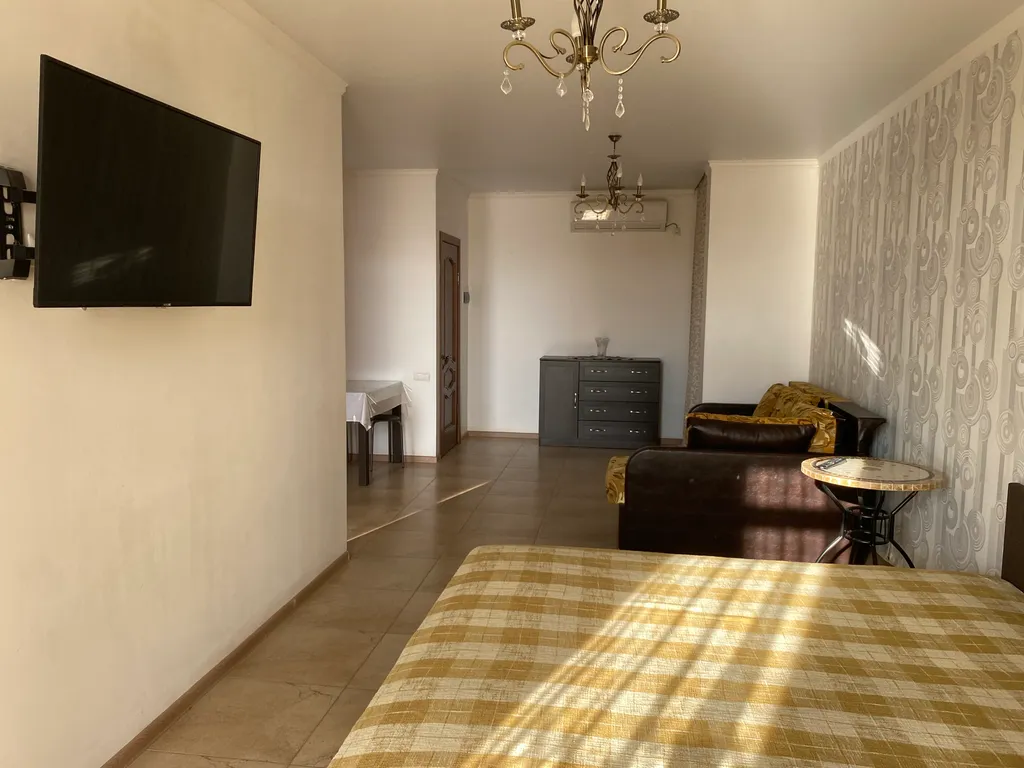 Дом в живописной деревне у моря с бассейном