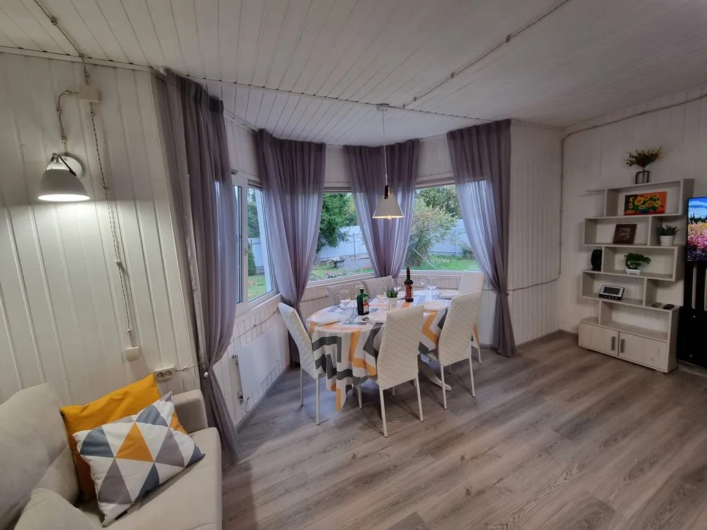 Коттедж Уютный загородный дом с большой гостиной — Стеклянный