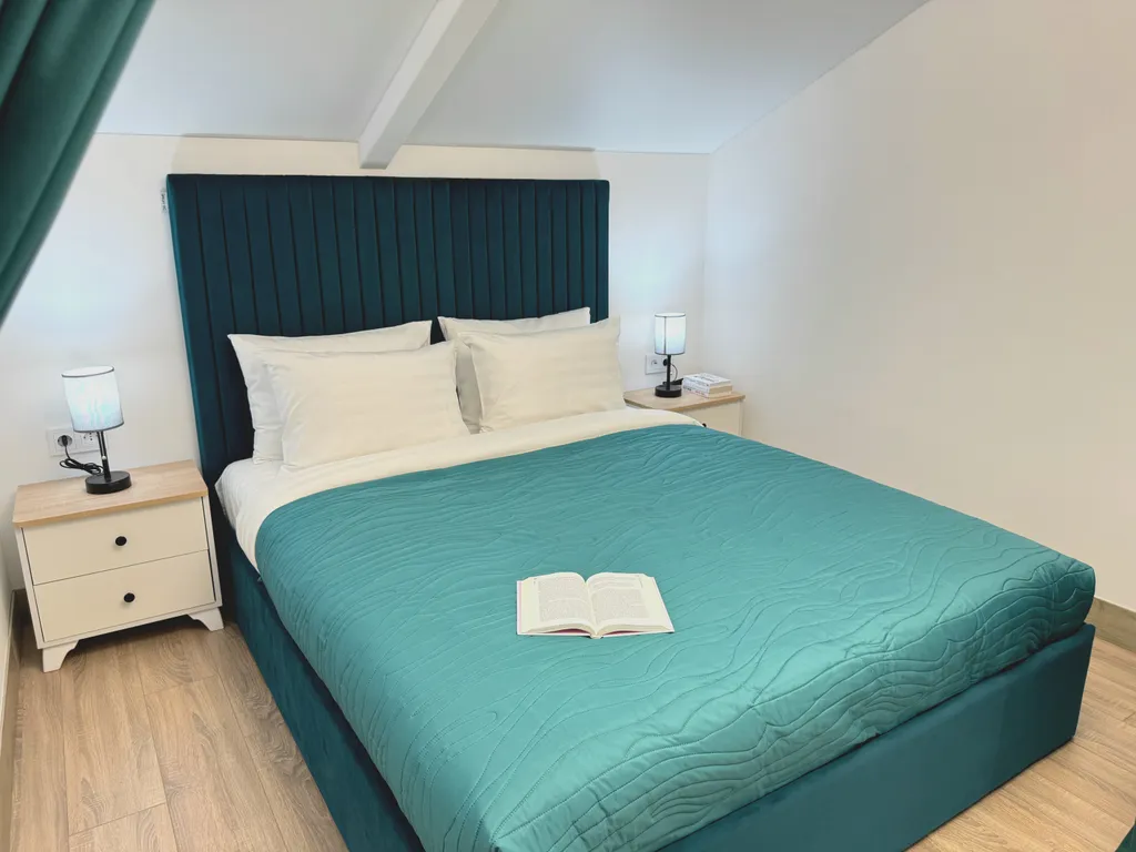 Комфортный двухуровневый апартамент в элитном комплексе