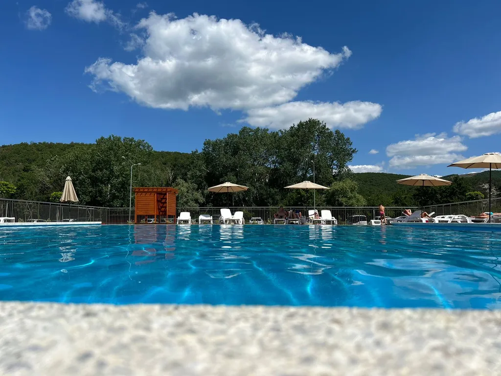 Уютные апартаменты с видом на бассейн