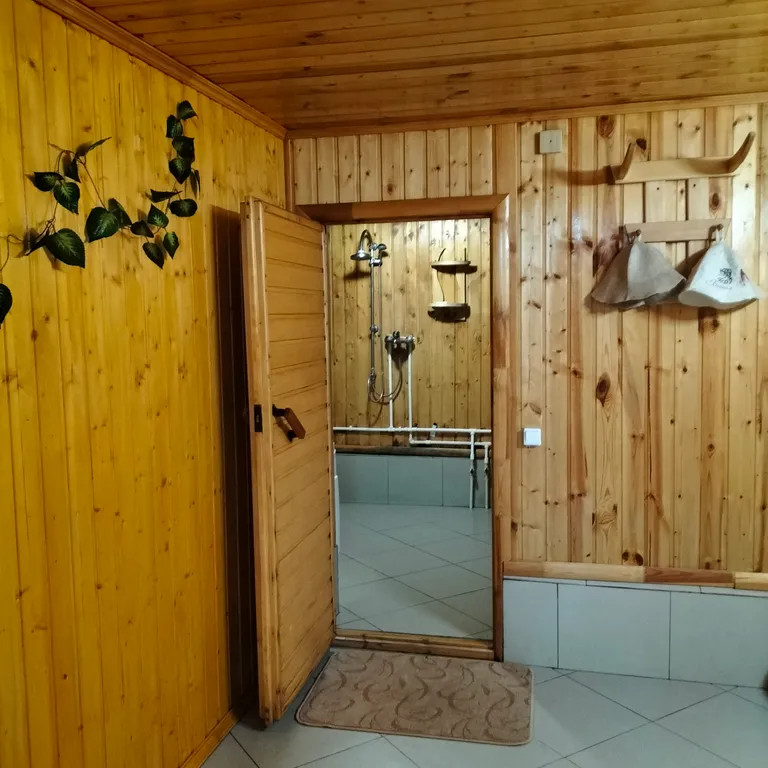 Дом коттедж в черте города