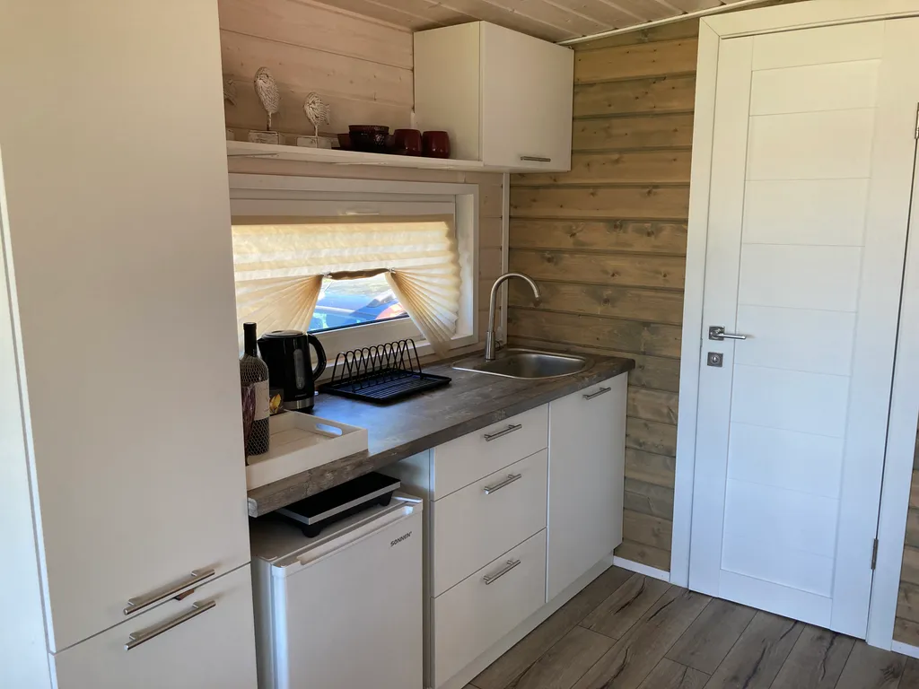 Домик с видом на озеро