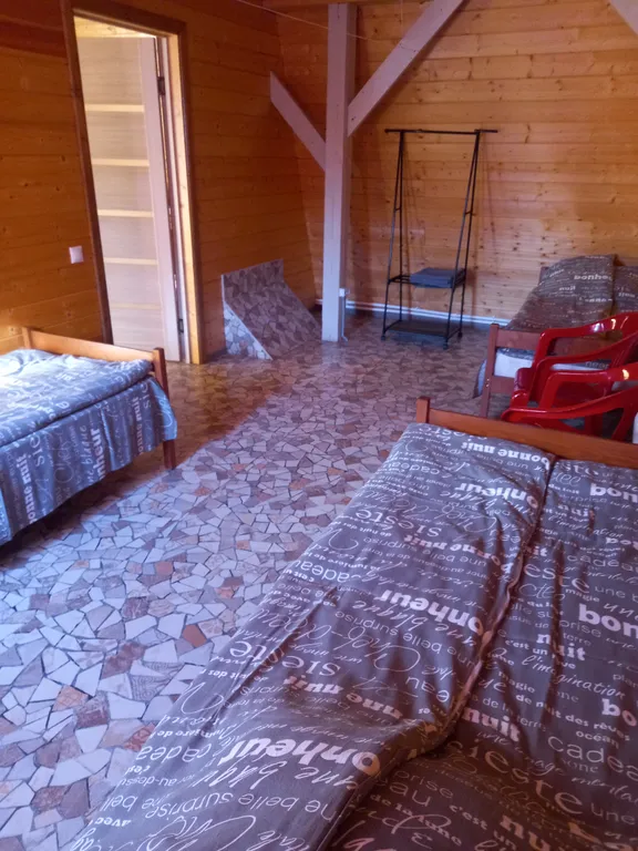 Дом у пруда