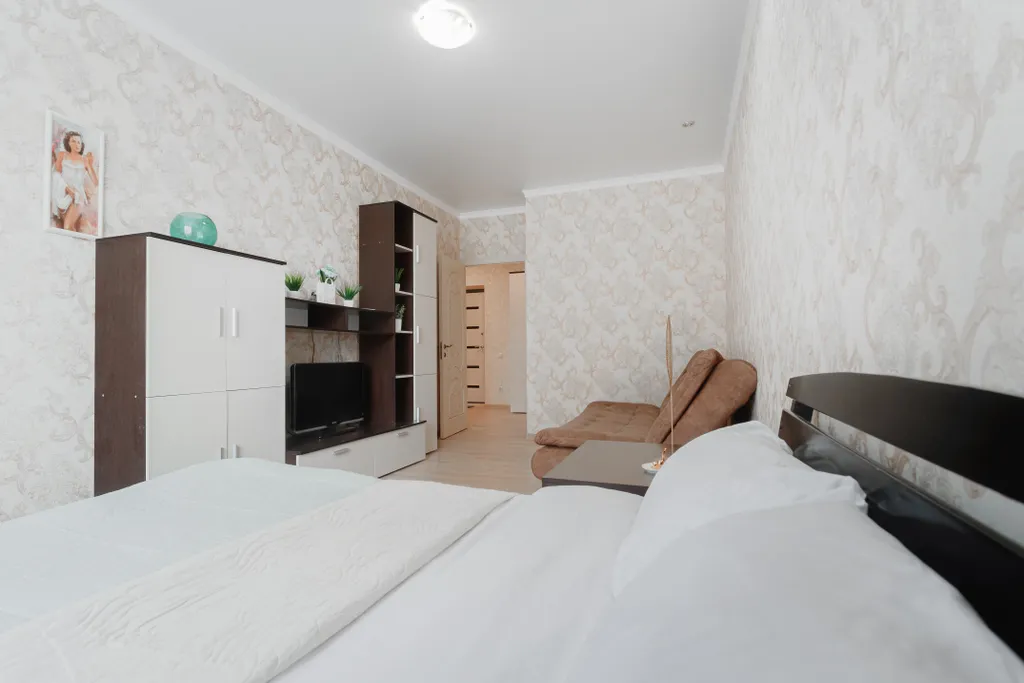 Большая квартира с раздельными комнатами и кухней