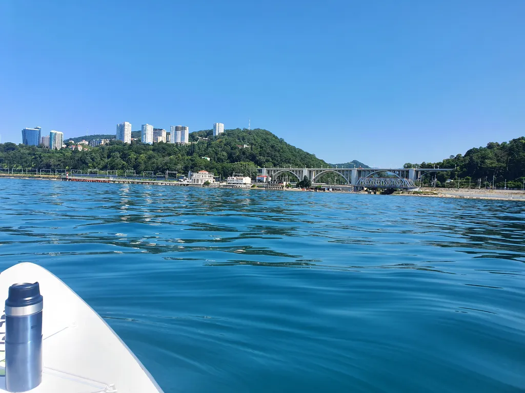 Видовая, уютная квартира с балконом у реки в центре