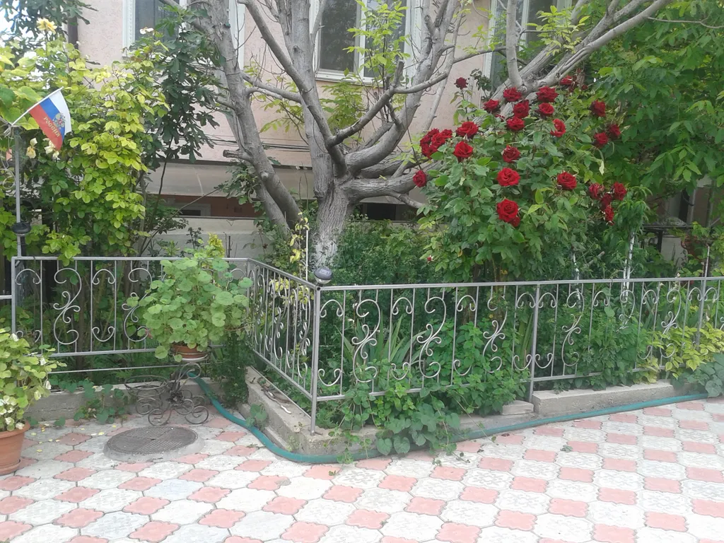 Дома, коттеджи-целиком-1/2 трёх комнатный семейный-7-8чел