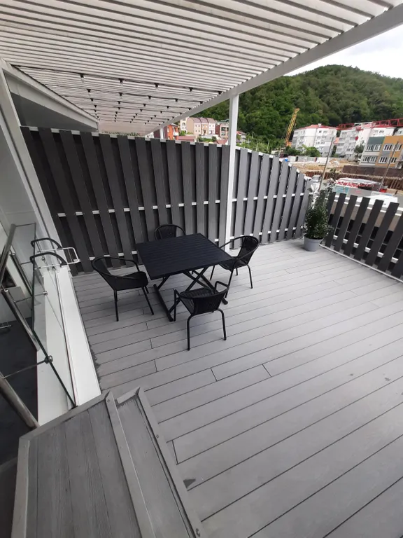 Уютная студия с террасой в новом комплексе с видом на горы