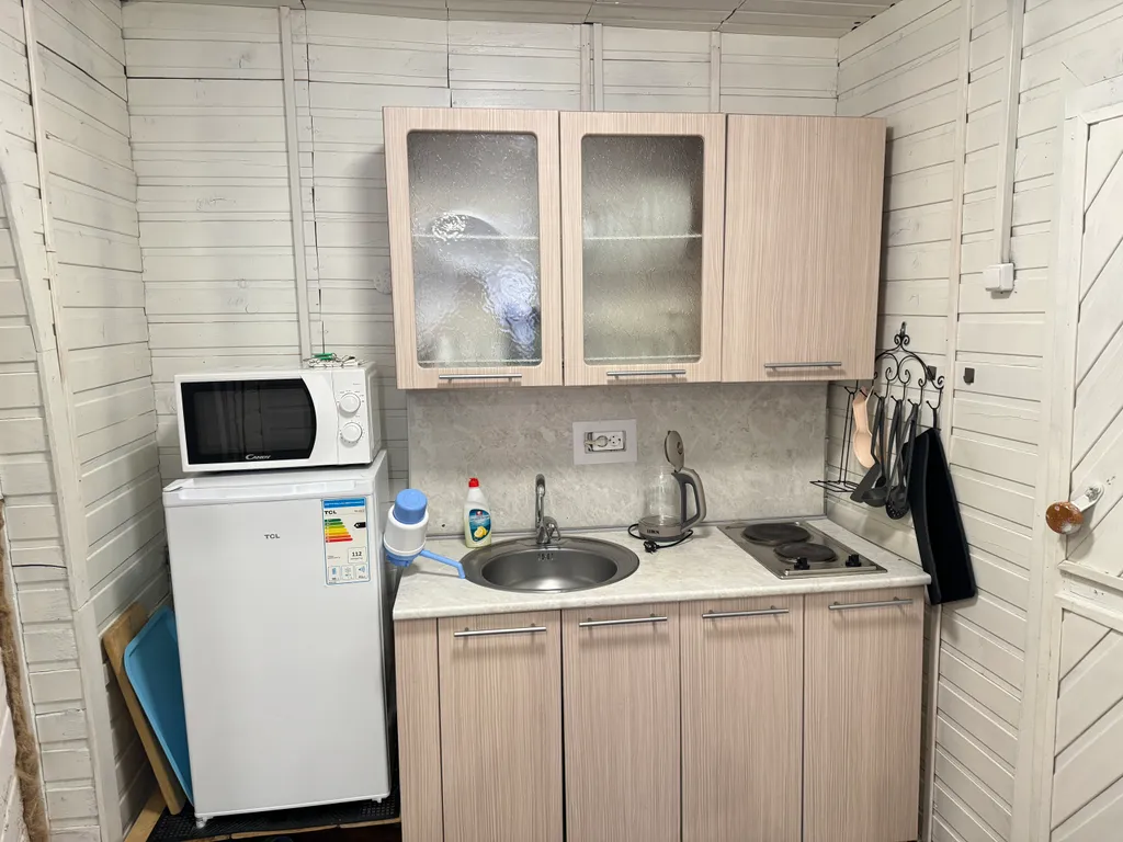 Уютный домик с антуражной печью у леса в 3 километрах от ГЛЦ