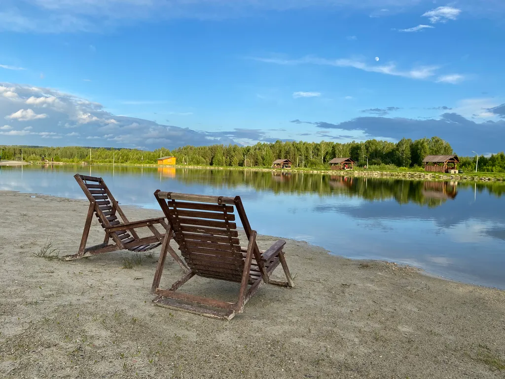Уютные семейные апартаменты c видом на водоём и горы