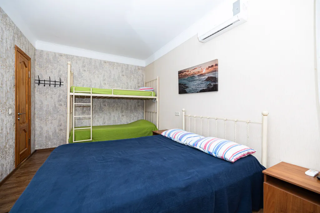 Уютный номер на 4-х человек с санузлом, большой террасой и кухней