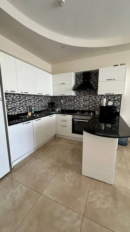 Квартира на Средиземном море с бассейном и горками