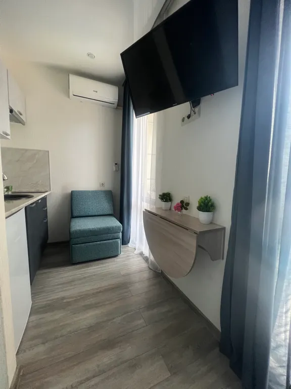 Квартира у моря с балконом и бассейном