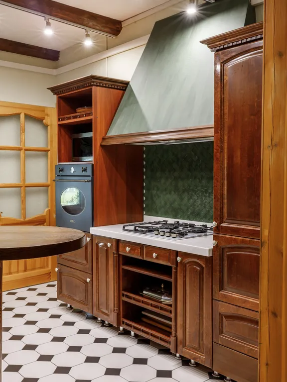 Уединённый дом на берегу живописной заводи