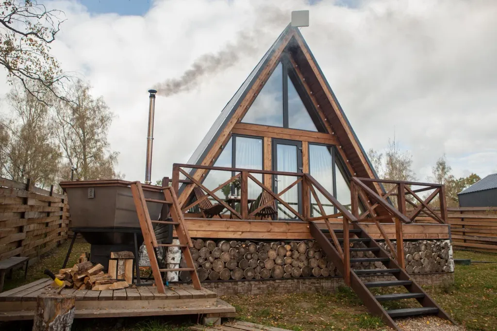 А-фрейм уютный домик у леса  с чаном