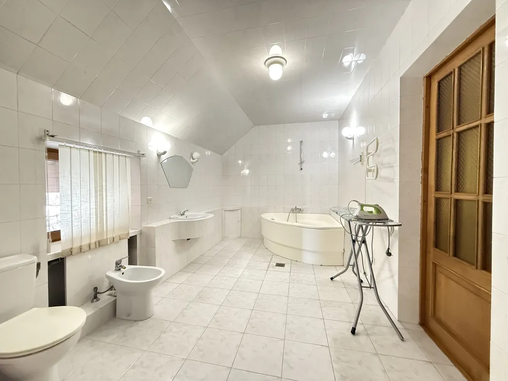 Дом с теплым бассейном у моря в Ялте