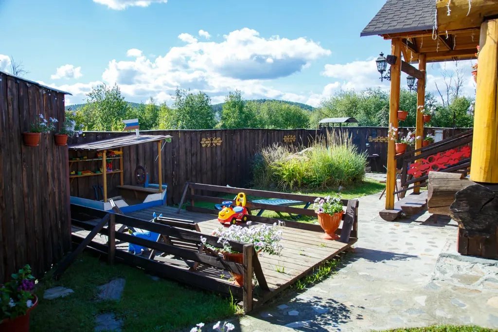 10 местная Тургоякская Изба возле Горнолыжного Центра, свой каток.