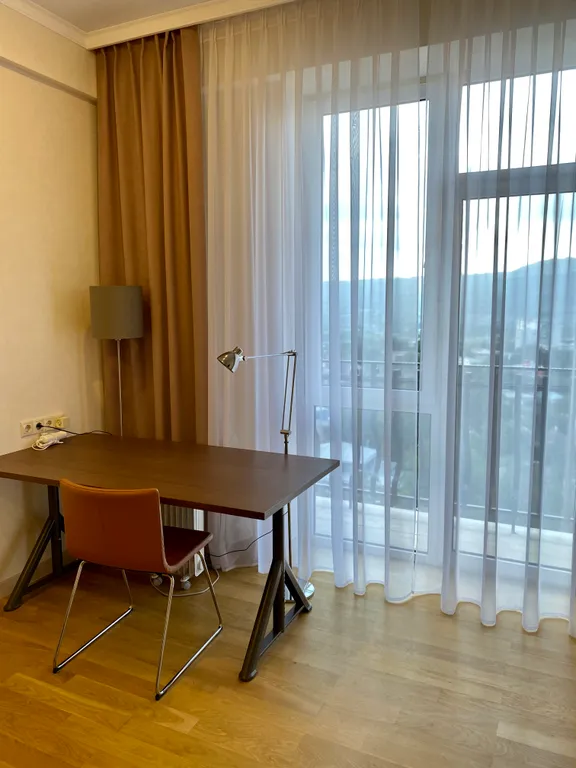 Просторный апартамент с видом на комсомольский парк рядом с озером