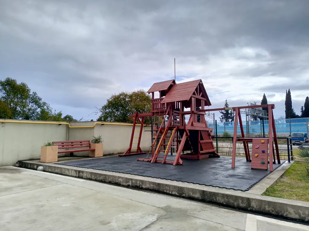 Студия с панорамным окном в Сириусе