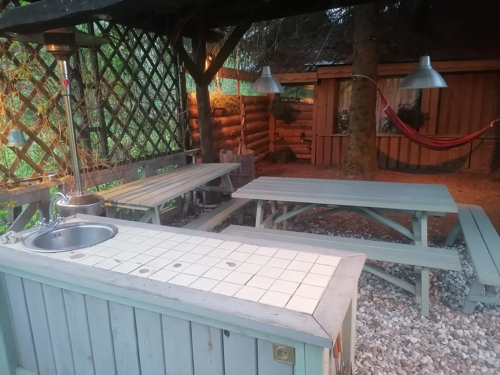 Домик в деревне с бассейном