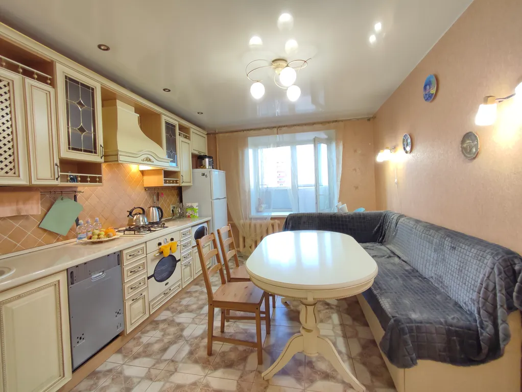 Просторная двушка с полукруглой комнатой