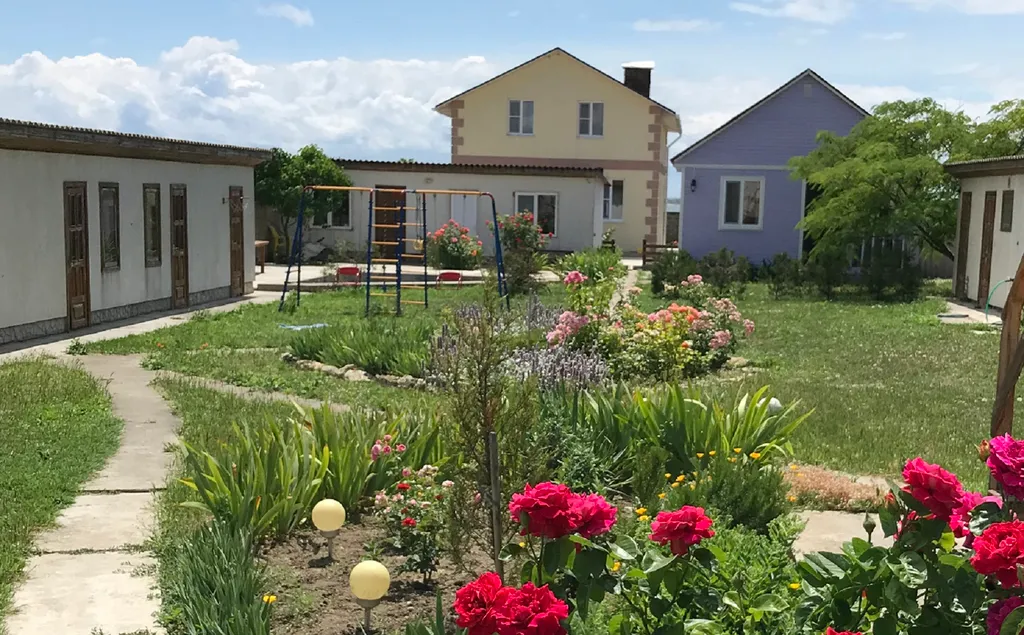 Коттедж Небольшой уютный домик у пруда — аренда посуточно в Оленевка