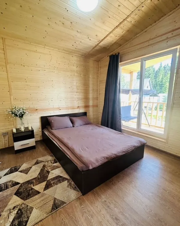 Дом с верандой с баней на участке 10 соток