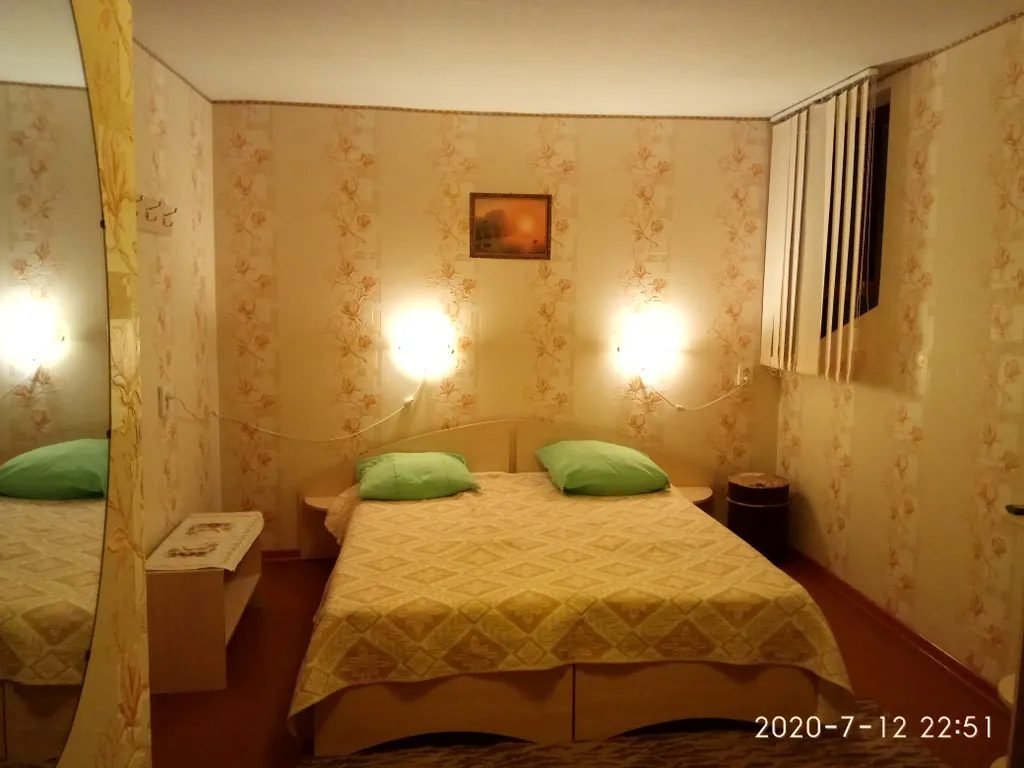 Просторная комната с кондиционером в частном доме