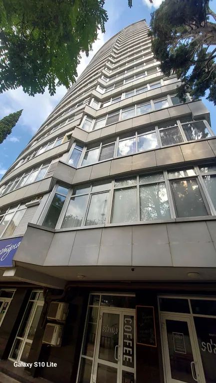 Уютная просторная квартира с видом на морпорт