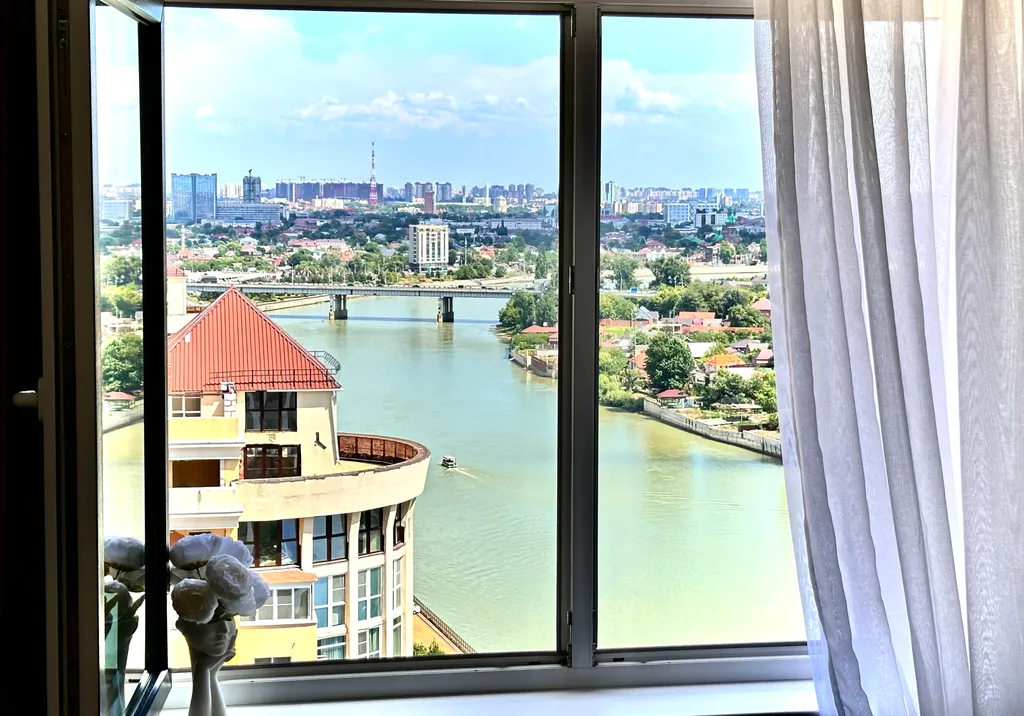 Шикарные апартаменты с прекрасным видом на реку Кубань