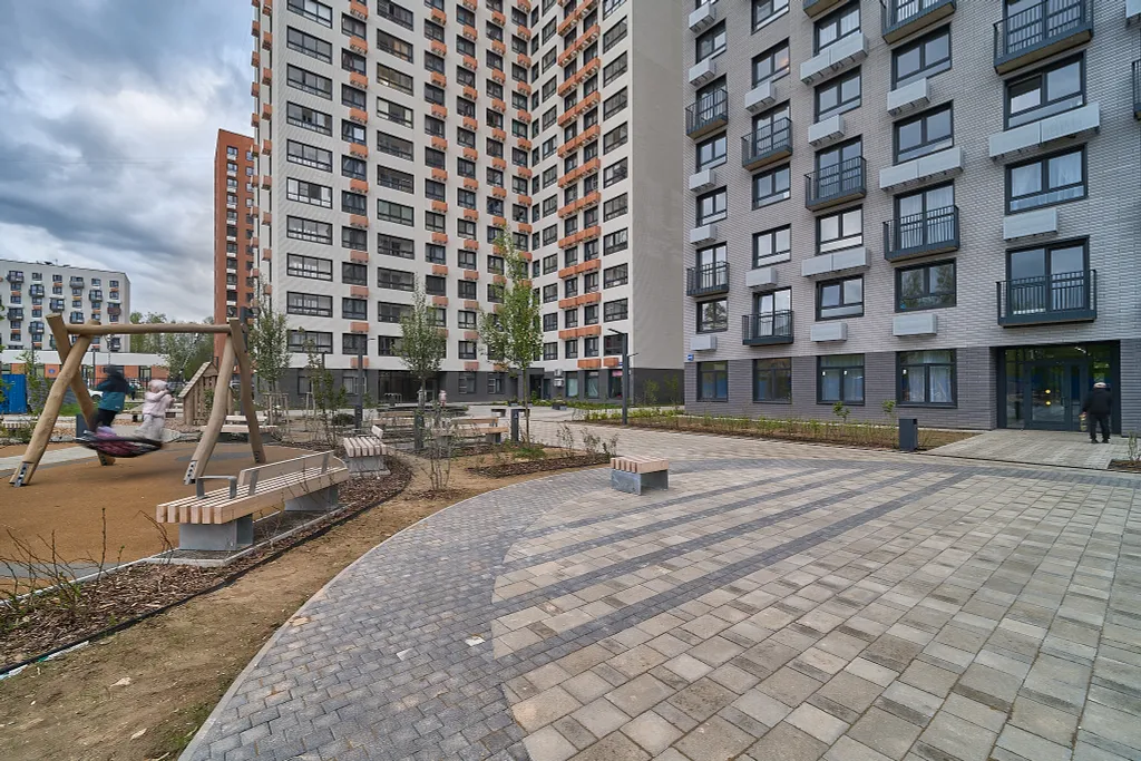 Уютная евродвушка с кроватью и диваном