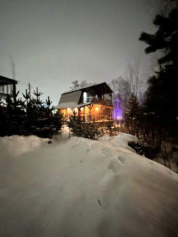 Уютный коттеджный домик в сосновом бору с прекрасными видами на горы