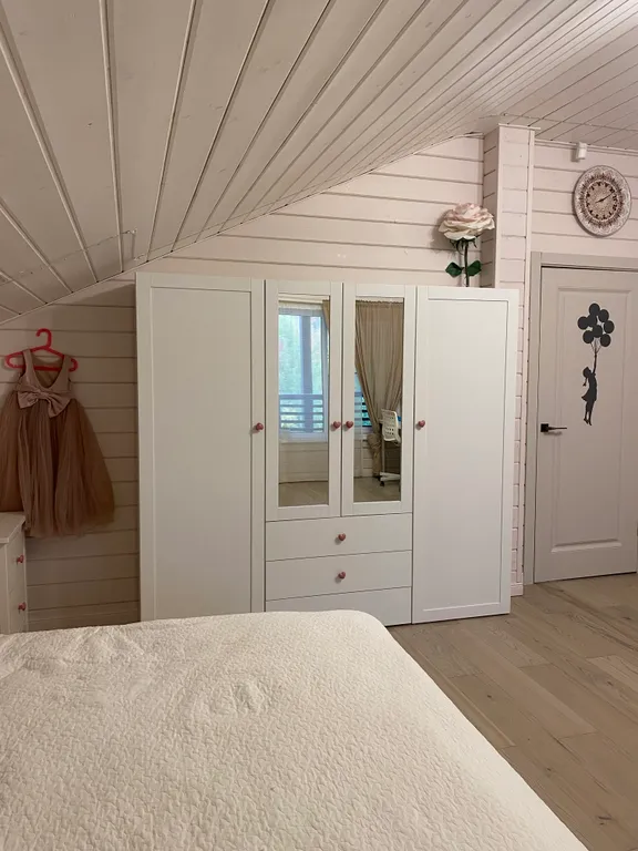 Загородный дом у леса с собственным прудом