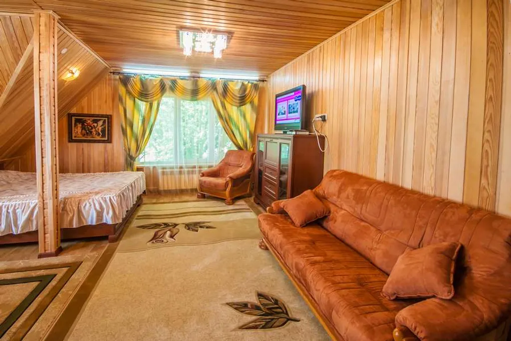 Усадьба с террасой у озера