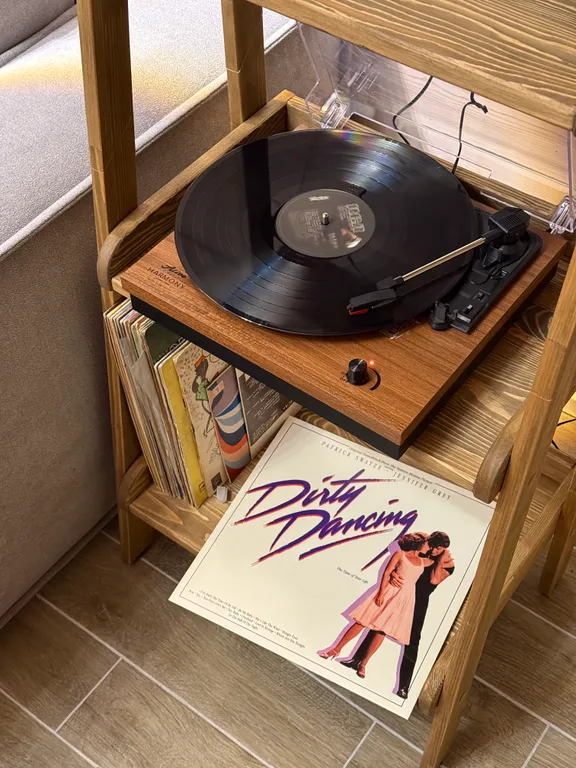 Домик на холме с видом на Байкал