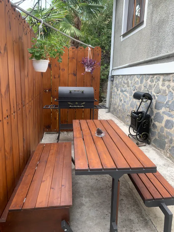 Уютный дом у моря со своим двориком и мангалом