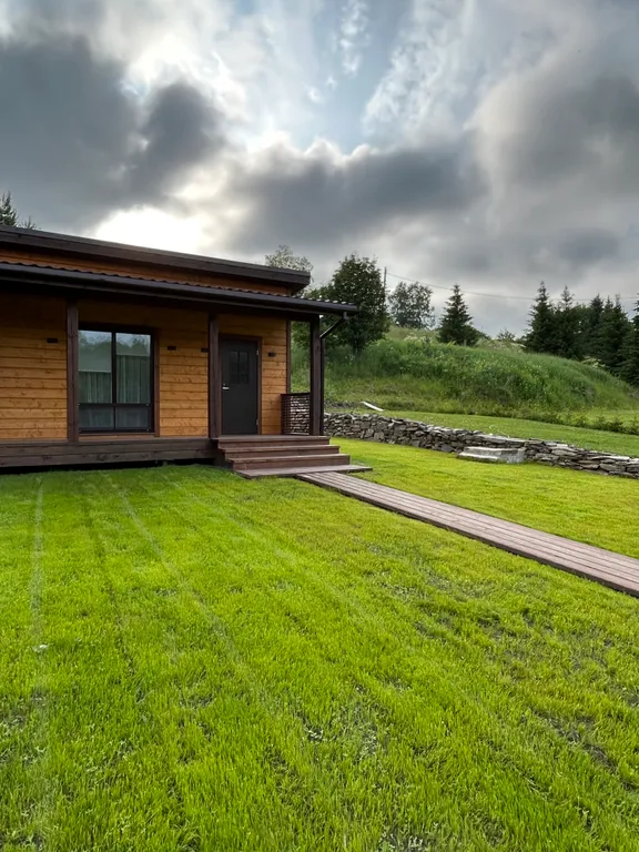 Дом на берегу реки