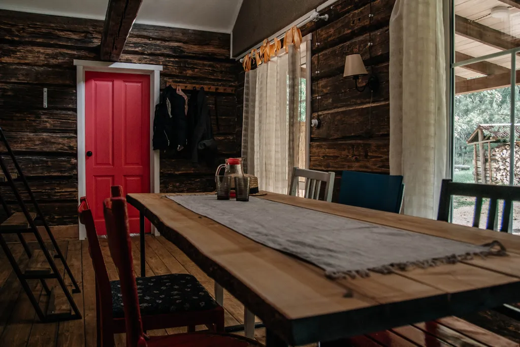 Изба Жигмонд - Архаичная Изба XIX века