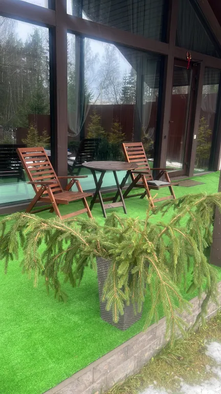 Уютный дом у леса