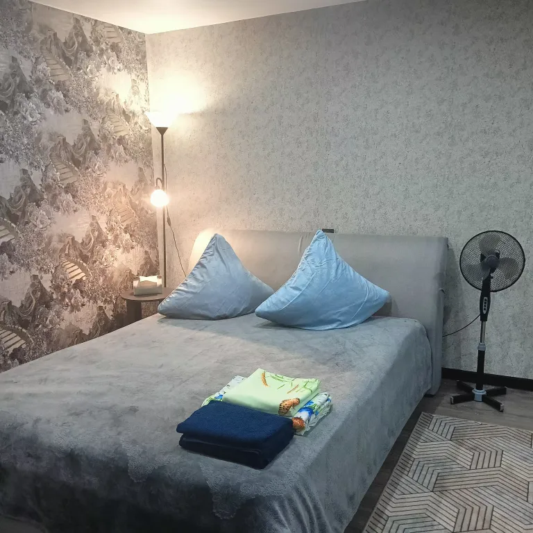 Квартира 1-кмн. кв. рядом Иркутский диагностический центр, универ,онкодиспансер — аренда посуточно в Братск