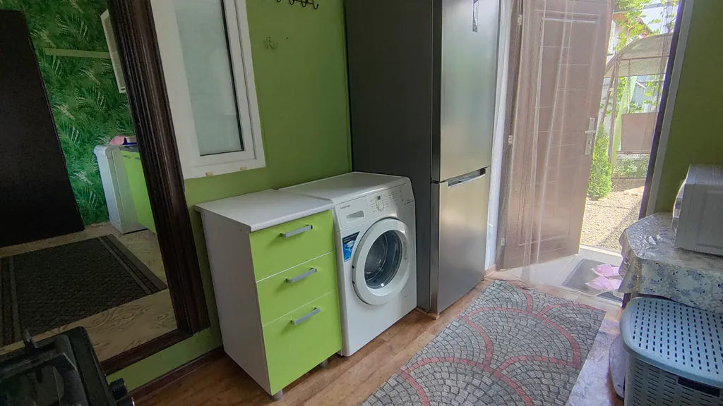 Коттедж Семейный домик с отдельным входом — Кучугуры