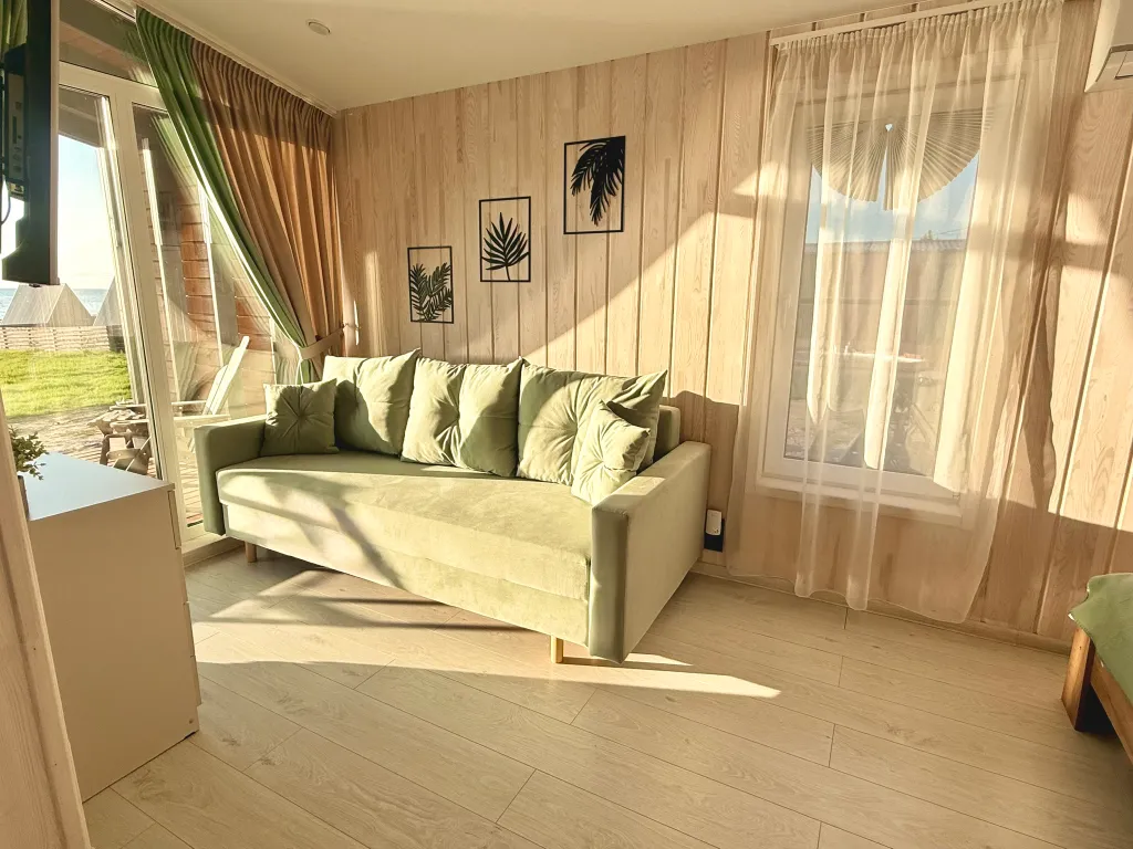 Lodge with pool (дом на берегу рыбинского водохранилища)