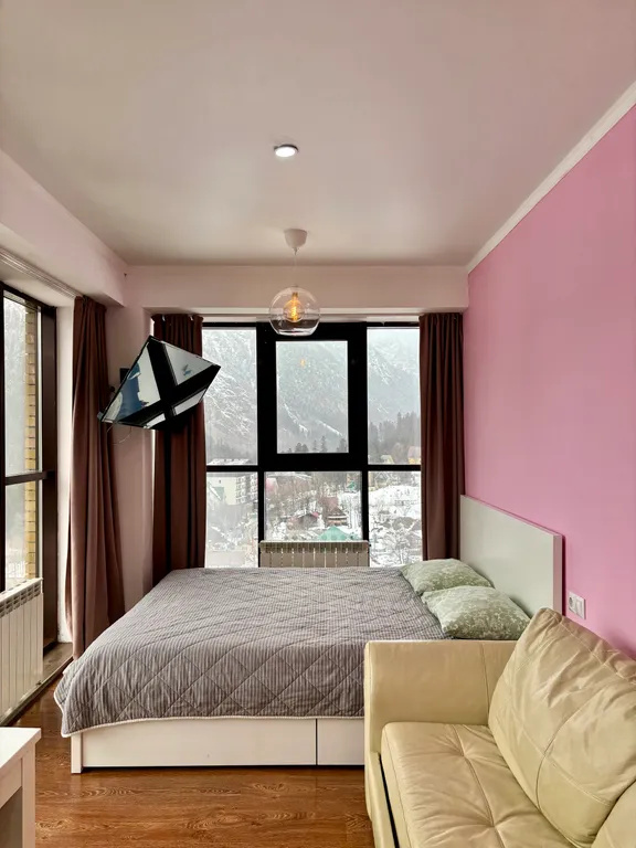 Студия с панорамным видом на горы