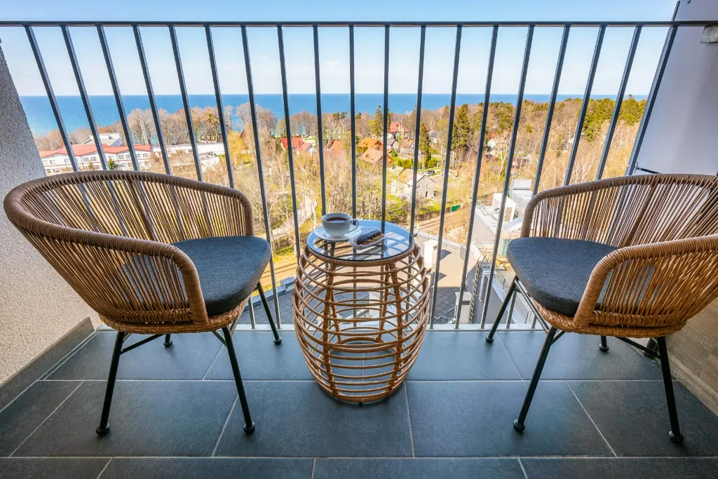 Апартаменты с ванной у окна и видом на море