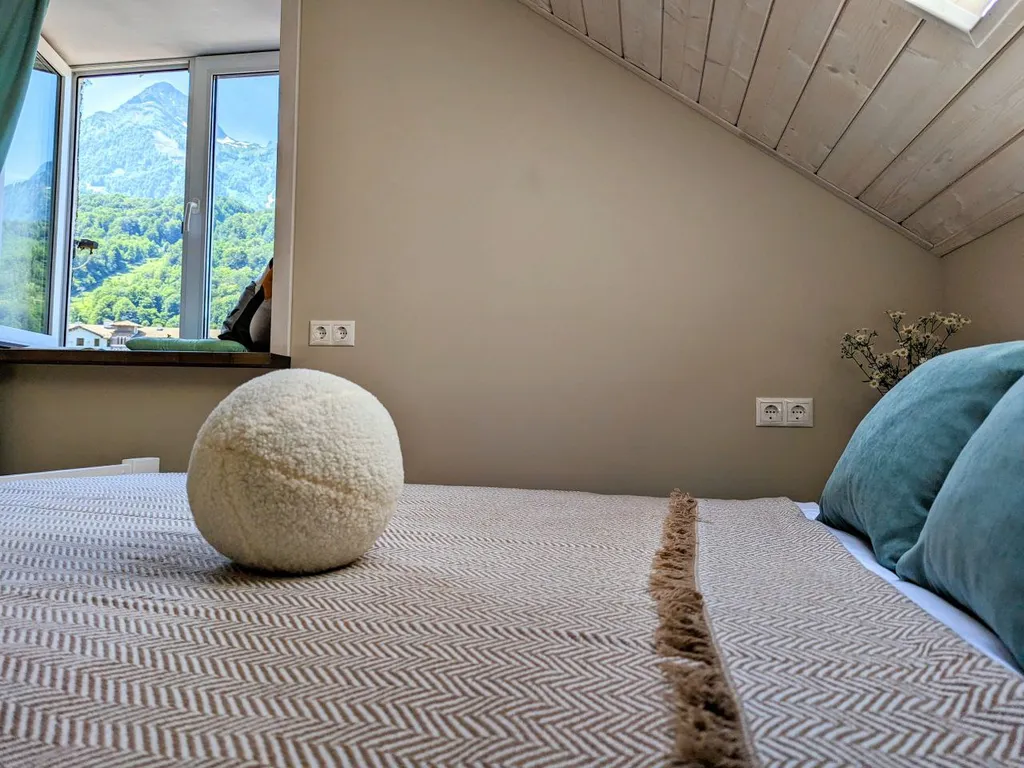 Роскошные двухуровневые апартаменты с панорамным видом на горы