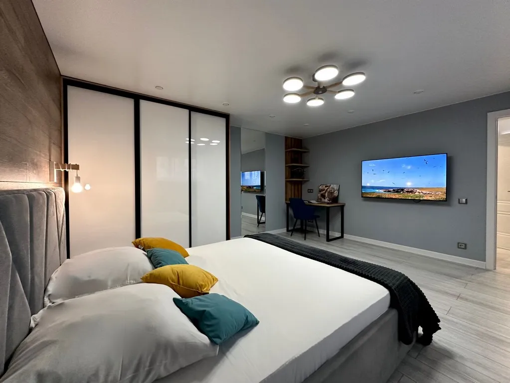 Просторная дизайнерская евродвушка в центре