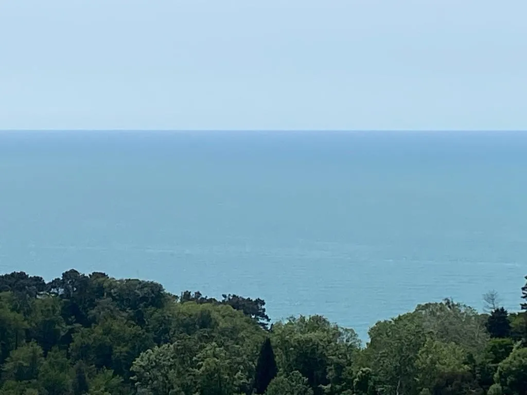 Квартира с потрясающим видом на море, город и горы