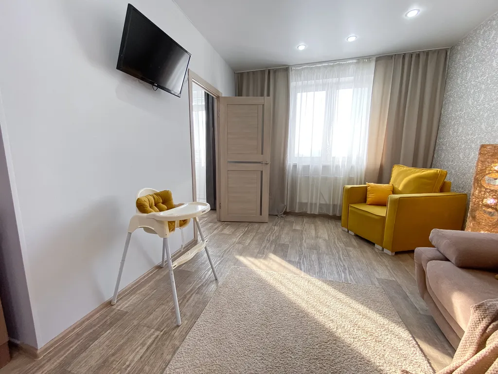 Светлая квартира у ТЦ Аквамолл