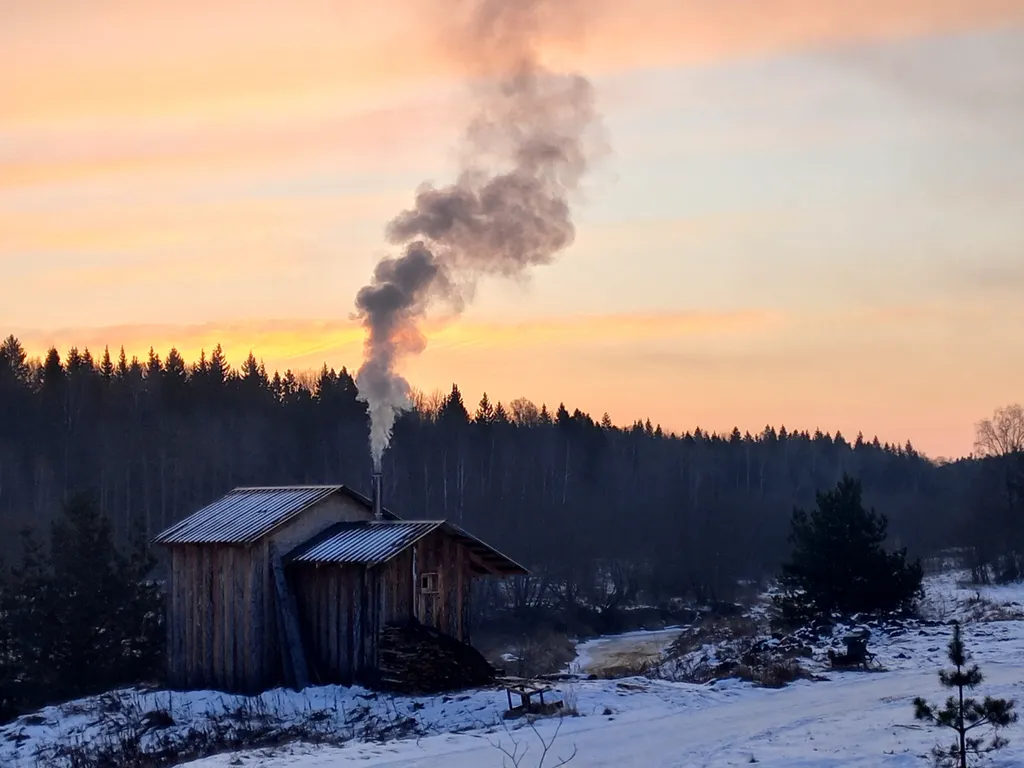 Коттедж Атмосферный Лесной домик, баня на дровах, чан на берегу реки в лесу — Старово
